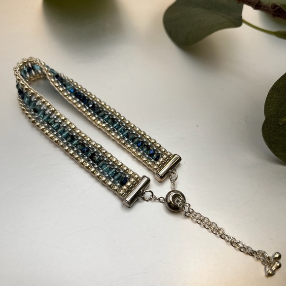 NEW Hand Crafted Blue and Silver Beaded Bracelet - Picture 4 of 10